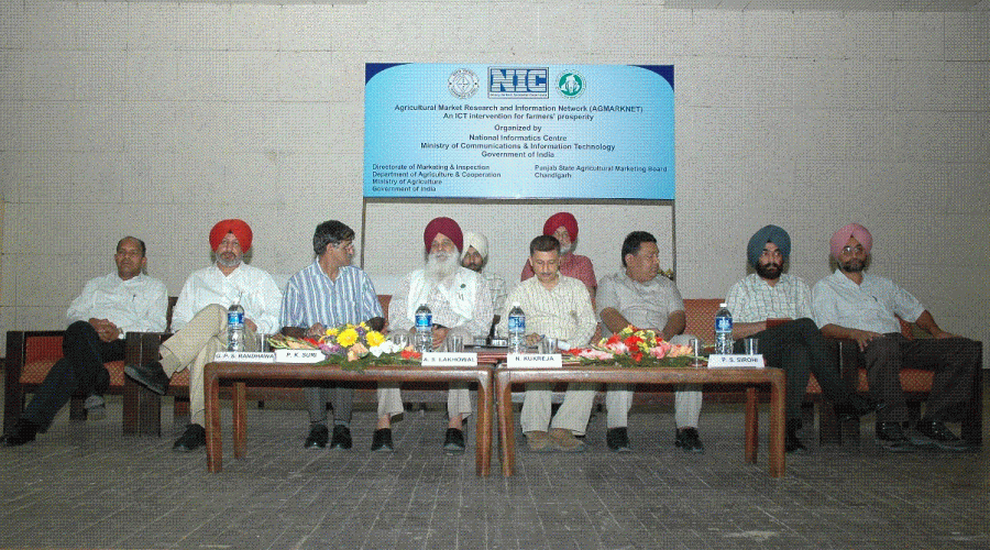 Dignitaries with Chief Guest on the dais