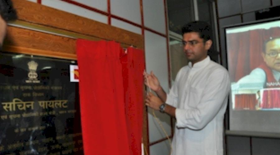 Sh. Sachin Pilot inaugurating the Project Arrow Post offices through NIC VC at GPO, Shimla