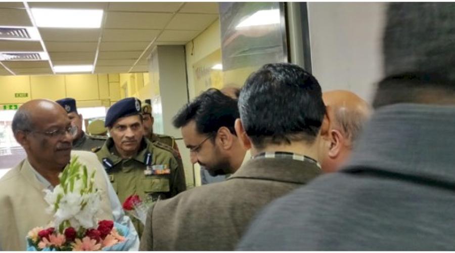 NIC J and K Team presenting bouquet to Honorable Union MOS  Shri Sanjay Dhotre at Jammu Airport