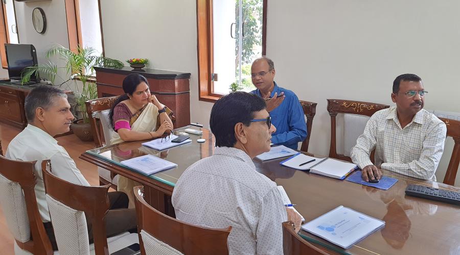 SIO Rajasthan presenting NIC activities and projects to Chief Secretary, Rajasthan