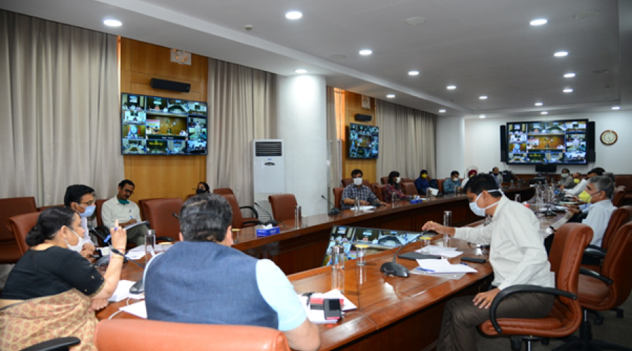 Smt. Keshni Anand Arora, IAS Chief Secretary Interacting with Industry Leader on the day of launch of Service