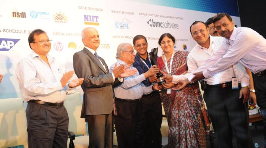 The team of NIC Rajasthan Receiving the Award