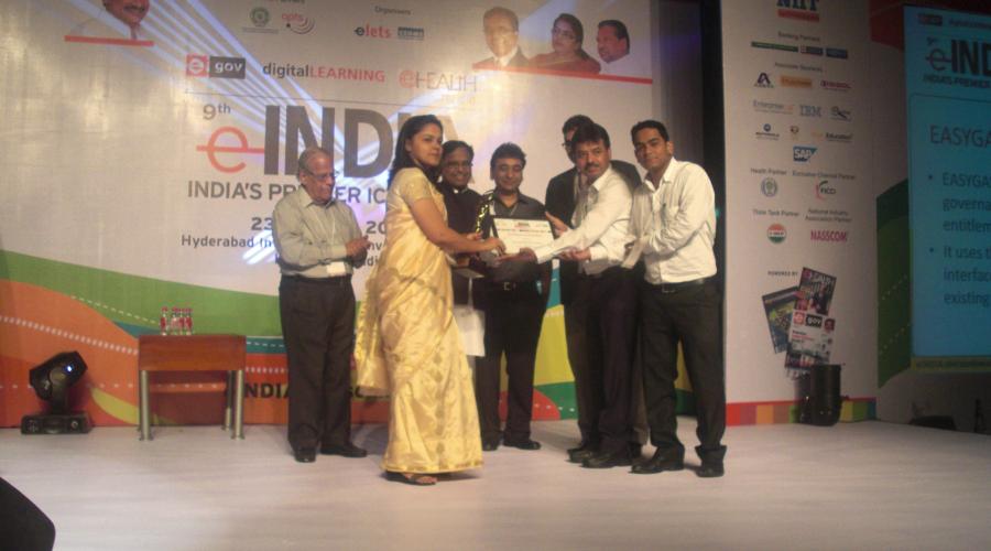 Project Team, Gonda receiving the eIndia Award