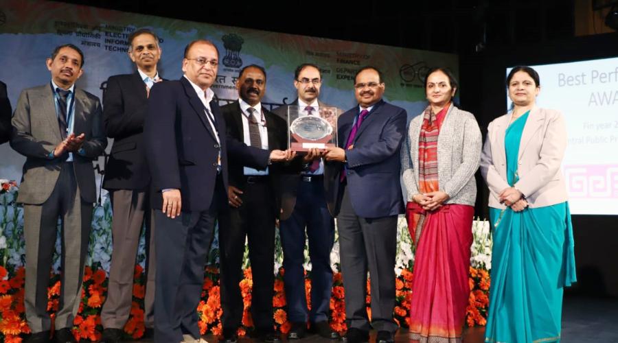 Works Secretary and SIO Odisha receiving the Award