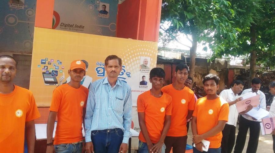 T Balakrishna Murty, DIO, NIC Gajapati with Campaign Van