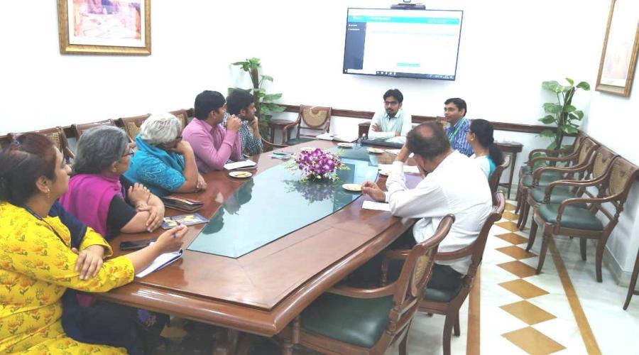 Shri Vijay Tiwari, Scientist - C Cabinet Secretariat Informatics Division during the training session.