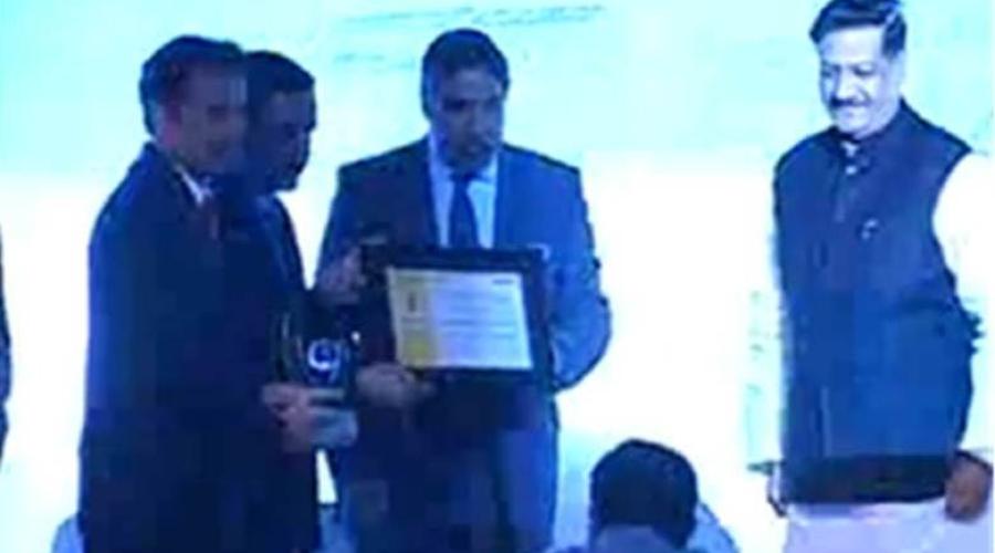 Sh S.B. Singh, DDG & Sh. R.H. Khan, STD receiving the award from the Chief Minister of Maharashtra Sh Prithviraj Chavan