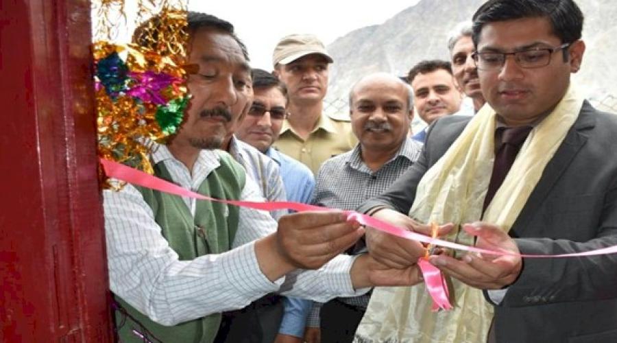 Deputy Commissioner Kargil launching Vahan and Saarthi at Kargil