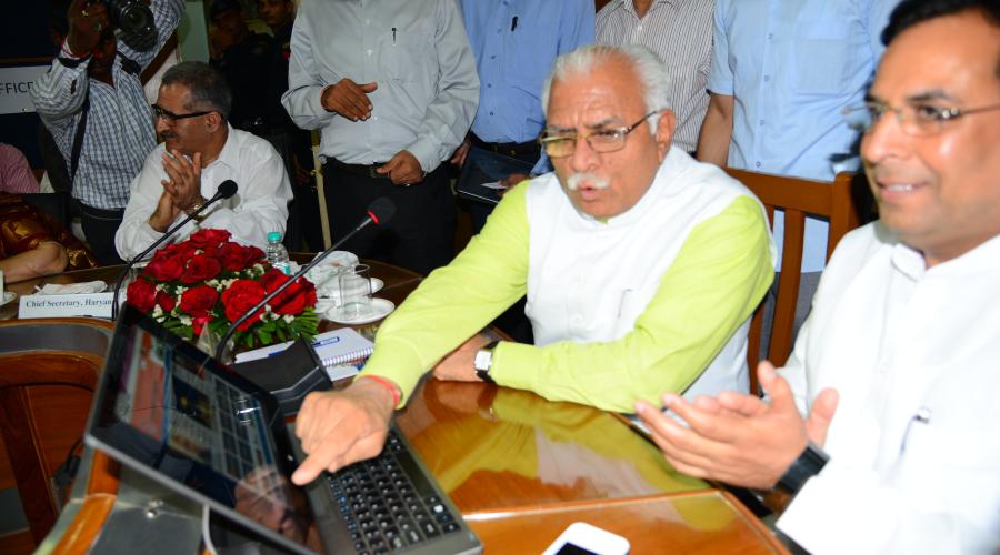 Honble Chief Minister Haryana Launching the State Portal. Honble Revenue & Finance Minister, Chief Secretary Haryana & PSEIT also present.