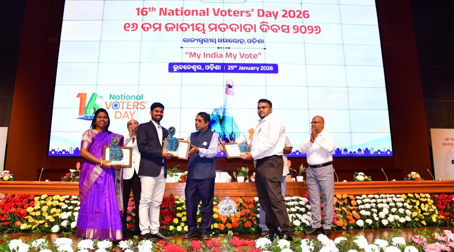 Nuapada DIO received award on voters day