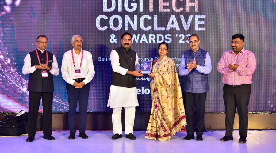 SIO NIC Assam, Smt. Kabita Roy Das, DDG, receives the Awards