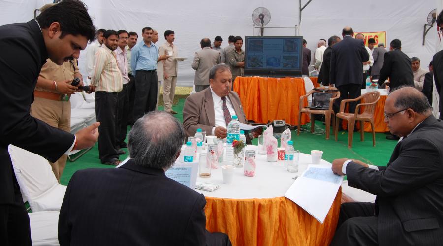 DM Muzaffarnagar briefing SC Justice Mr. Satha Shivam, Chief Justice HC-Allahabad and Admin. Judge about Online Court Summon Delivery System.